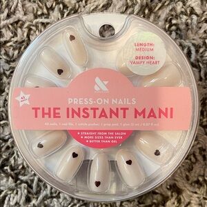 Olive & June Vampy Heart Press-On Nails